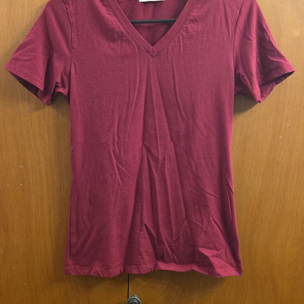 Active Basic Burgundy V-Neck Short Sleeve Tee